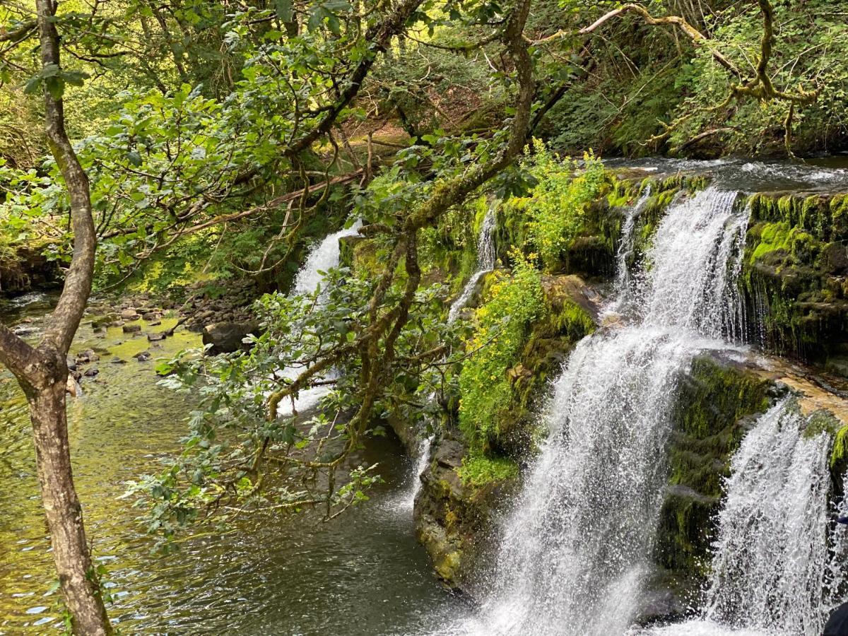 에버데어 The Cwtch, Log Fire, Sleeps 6, Nr Zip World, Brecon And Bike Park Wales 빌라 외부 사진