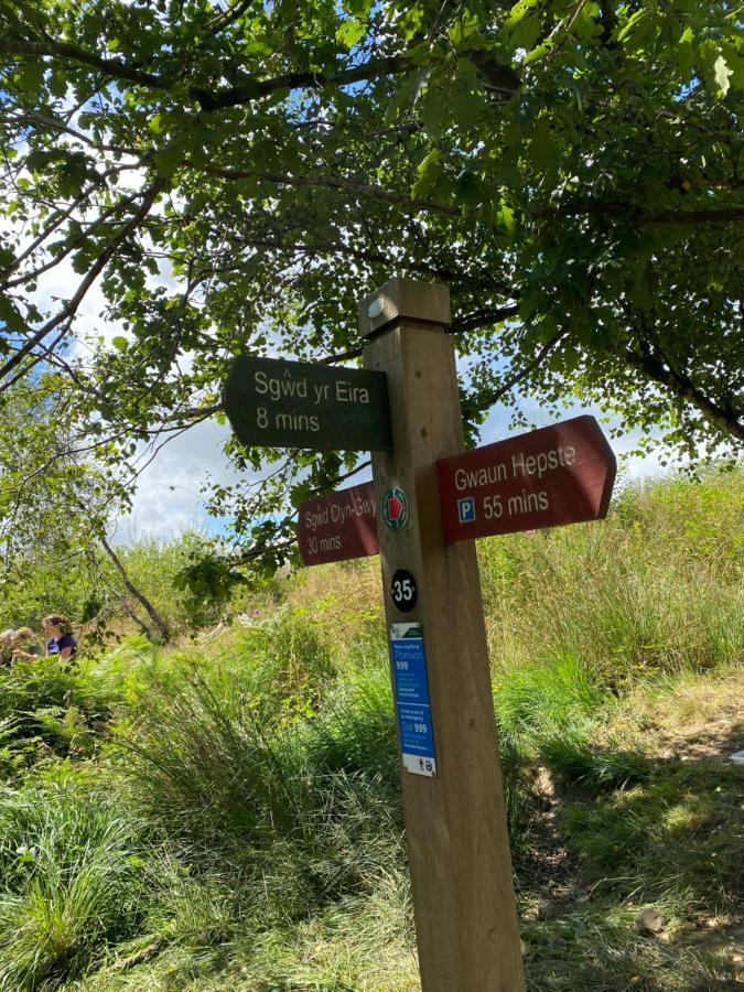 에버데어 The Cwtch, Log Fire, Sleeps 6, Nr Zip World, Brecon And Bike Park Wales 빌라 외부 사진