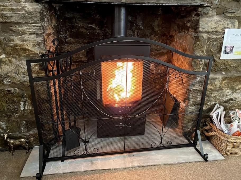 에버데어 The Cwtch, Log Fire, Sleeps 6, Nr Zip World, Brecon And Bike Park Wales 빌라 외부 사진