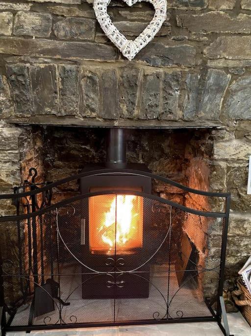에버데어 The Cwtch, Log Fire, Sleeps 6, Nr Zip World, Brecon And Bike Park Wales 빌라 외부 사진