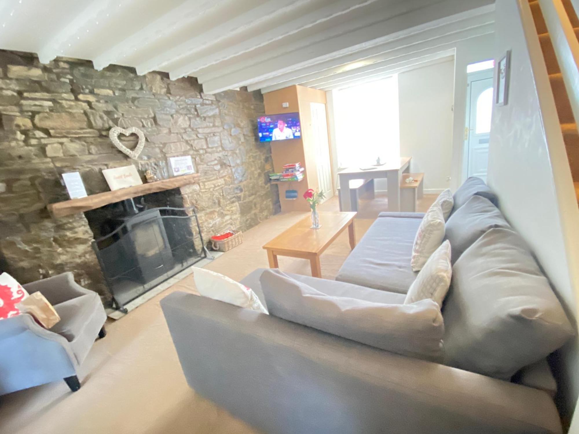 에버데어 The Cwtch, Log Fire, Sleeps 6, Nr Zip World, Brecon And Bike Park Wales 빌라 외부 사진